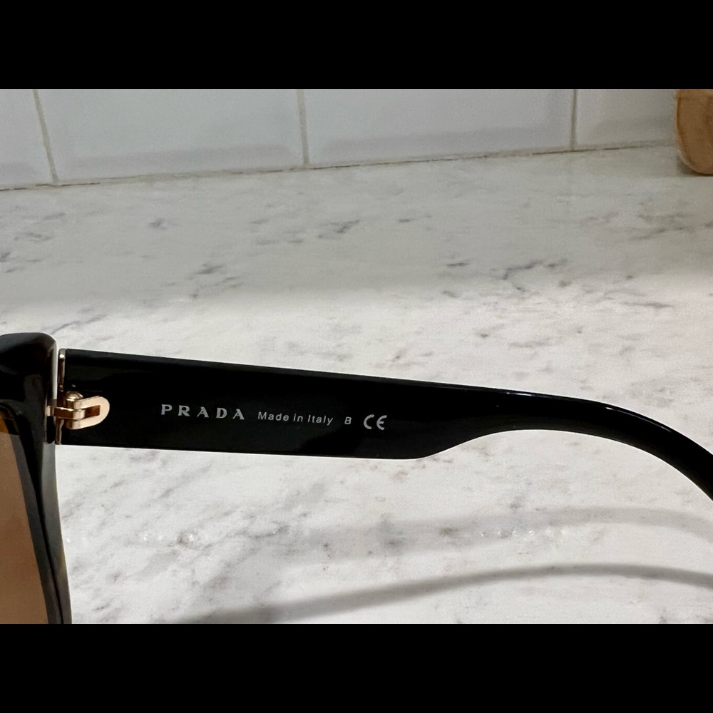 Authentic Prada sunglasses - Picture 10 of 10